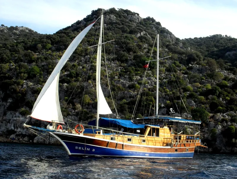 Luxury gulet sailing